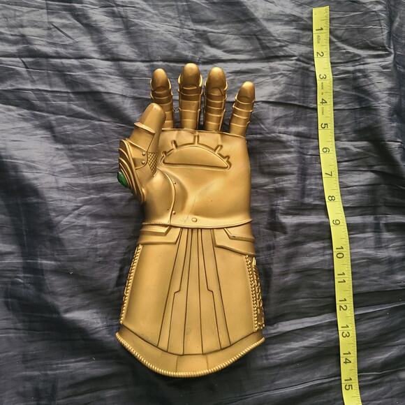 Thanos Infinity Gauntlet With LED Lights Electrical Marvel MCU Avengers damage - Picture 3 of 3